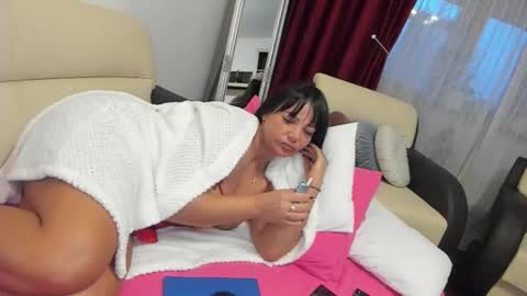 Ella online show from March 26, 4:31 pm