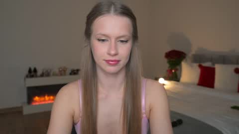 Ella online show from April 4, 7:23 pm