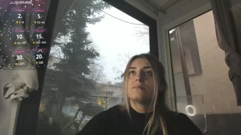 ella_vee online show from December 16, 6:30 am