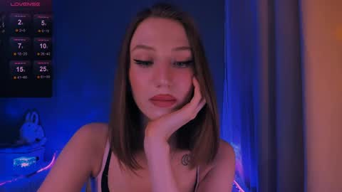 ellaamber online show from April 7, 2:57 am