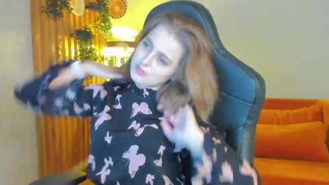 EllaBells online show from May 2, 5:22 am