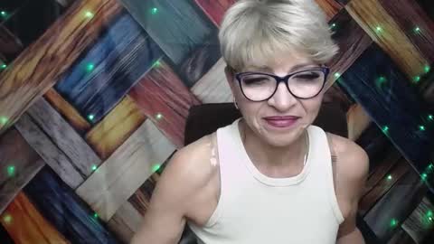 Snapshot of ellabonito chatting on October 9, 6:17 am EllaBonito online show from October 9, 6:17 am