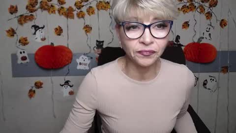 Snapshot of ellabonito chatting on October 23, 5:35 am EllaBonito online show from October 23, 5:35 am