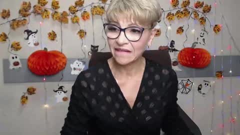 Snapshot of ellabonito chatting on October 26, 6:31 am EllaBonito online show from October 26, 6:31 am