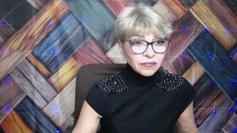 Snapshot of ellabonito chatting on October 1, 5:34 am EllaBonito online show from October 1, 5:34 am