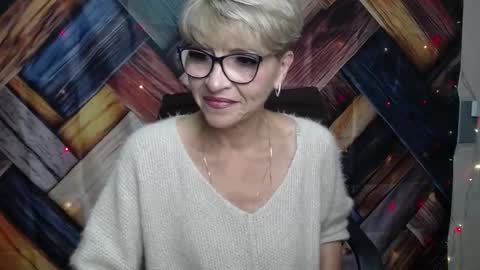 Snapshot of ellabonito chatting on October 17, 5:43 am EllaBonito online show from October 17, 5:43 am