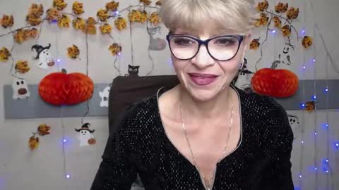 Snapshot of ellabonito chatting on November 1, 6:28 am EllaBonito online show from November 1, 6:28 am