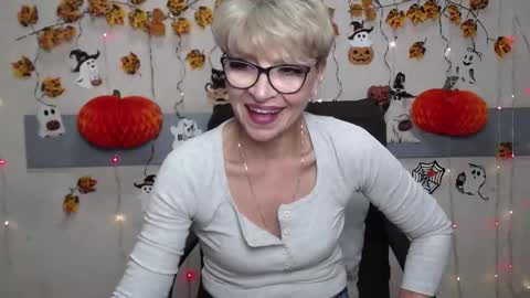 Snapshot of ellabonito chatting on October 20, 7:11 am EllaBonito online show from October 20, 7:11 am