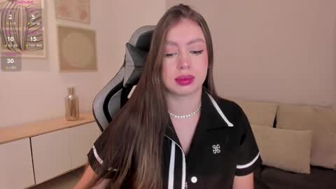 Snapshot of ellaclark chatting on October 16, 5:59 pm EllaClark online show from October 16, 5:59 pm