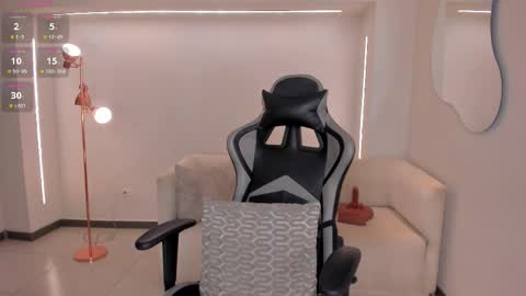 Snapshot of ellaclark chatting on October 10, 10:14 pm EllaClark online show from October 10, 10:14 pm