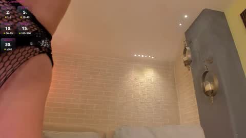 Snapshot of ellaclark chatting on October 8, 10:03 pm EllaClark online show from October 8, 10:03 pm