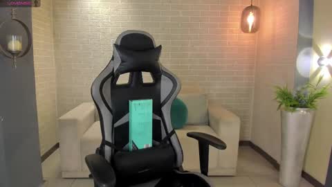 Snapshot of ellaclark chatting on October 6, 5:40 pm EllaClark online show from October 6, 5:40 pm