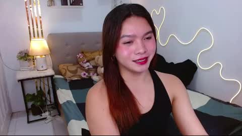 Snapshot of ellah_raj chatting on October 25, 11:40 am ELLAH online show from October 25, 11:40 am