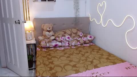 Snapshot of ellah_raj chatting on October 19, 7:32 am ELLAH online show from October 19, 7:32 am