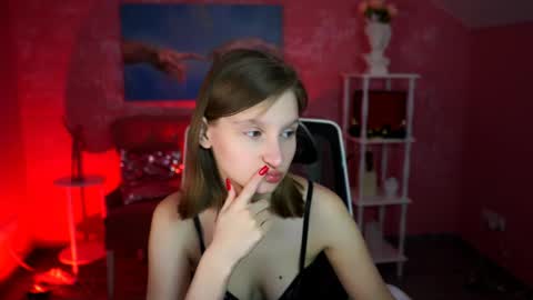 Ella online show from April 12, 7:11 am