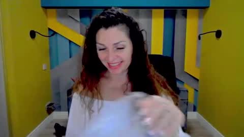 EllaLongs online show from December 3, 12:27 pm