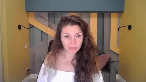 EllaLongs online show from December 8, 12:30 pm