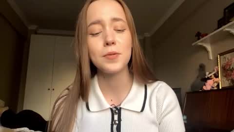 Ella online show from September 12, 3:08 pm