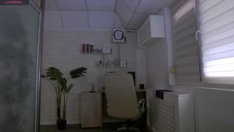 Snapshot of ellamilf chatting on March 5, 12:33 pm online show from March 5, 12:33 pm