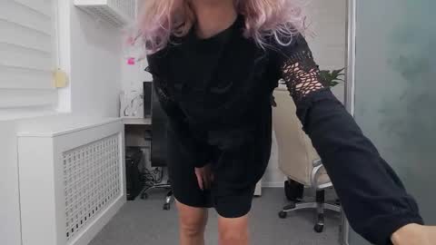 Snapshot of ellamilf chatting on September 29, 3:06 pm online show from September 29, 3:06 pm