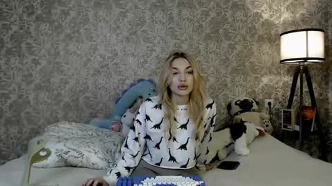 ellamilla online show from September 15, 2:14 pm