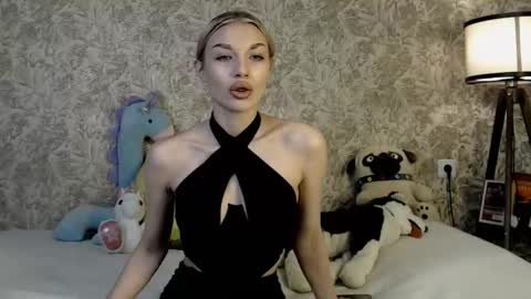 ellamilla online show from November 10, 10:21 am