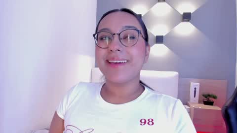 Ella online show from December 28, 4:30 am