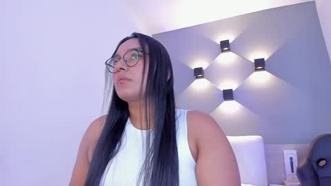 Ella online show from December 5, 4:20 am