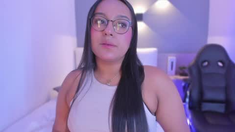 Ella online show from December 9, 4:23 am