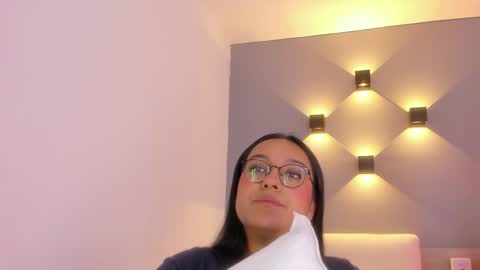 Ella online show from December 3, 4:24 am