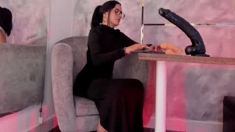 Snapshot of ellaochoa chatting on October 25, 12:02 pm  ella  online show from October 25, 12:02 pm