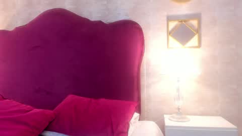 Ella Sanders online show from April 11, 1:12 am