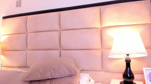 Ella Sanders online show from March 6, 12:50 am