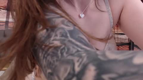 Snapshot of elle_luv chatting on November 2, 4:38 am Elle online show from November 2, 4:38 am