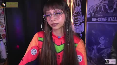 Snapshot of elle_uwu chatting on October 5, 10:15 pm follow me on instagram .    online show from October 5, 10:15 pm