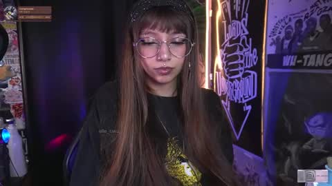 Snapshot of elle_uwu chatting on September 28, 9:31 pm follow me on instagram .    online show from September 28, 9:31 pm