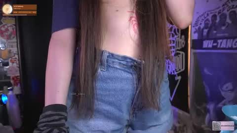 Snapshot of elle_uwu chatting on October 1, 9:53 pm follow me on instagram .    online show from October 1, 9:53 pm