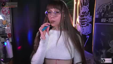 Snapshot of elle_uwu chatting on September 26, 7:00 pm follow me on instagram .    online show from September 26, 7:00 pm