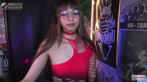 Snapshot of elle_uwu chatting on September 19, 6:51 pm follow me on instagram .    online show from September 19, 6:51 pm