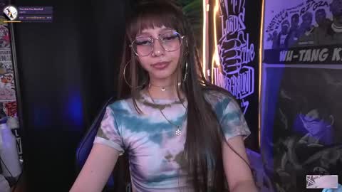 Snapshot of elle_uwu chatting on October 2, 9:53 pm follow me on instagram .    online show from October 2, 9:53 pm