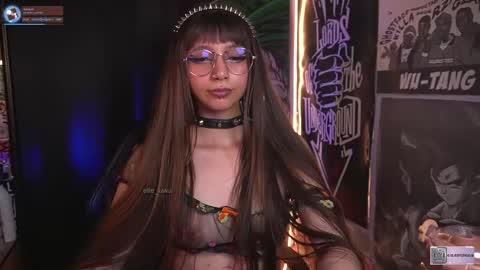 Snapshot of elle_uwu chatting on October 22, 8:03 pm follow me on instagram .    online show from October 22, 8:03 pm