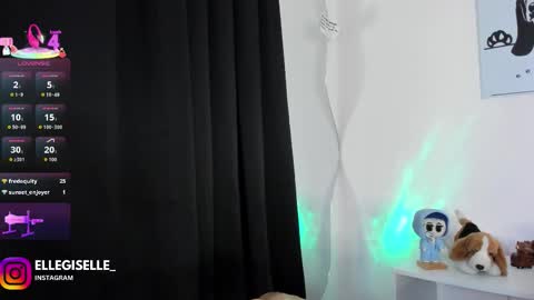 Snapshot of ellegisellee chatting on September 20, 7:17 am Yiss online show from September 20, 7:17 am