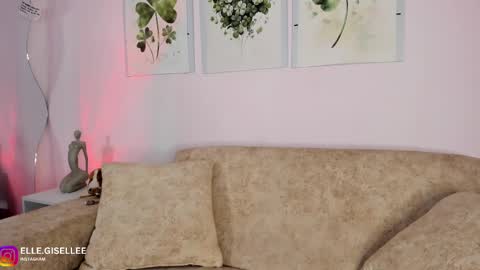 Snapshot of ellegisellee chatting on March 12, 1:14 am Yiss online show from March 12, 1:14 am