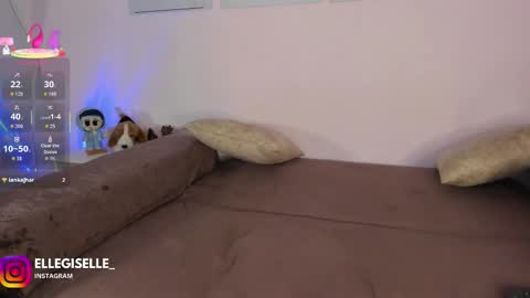 Snapshot of ellegisellee chatting on October 12, 7:33 am Yiss online show from October 12, 7:33 am