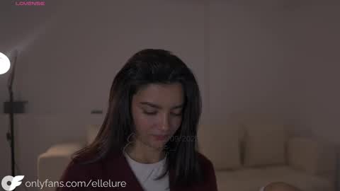 Linda Restrepo online show from October 11, 12:15 am