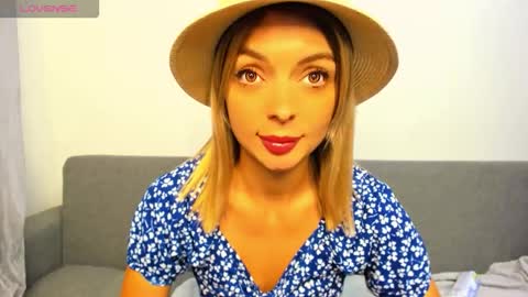 Snapshot of ellen_flow chatting on October 22, 10:26 pm ellen_flow online show from October 22, 10:26 pm