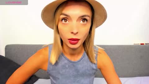 Snapshot of ellen_flow chatting on September 24, 9:14 pm ellen_flow online show from September 24, 9:14 pm