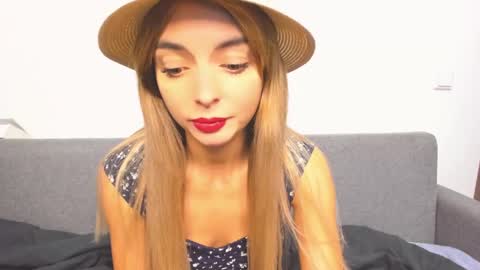 ellen_flow online show from December 4, 8:29 pm