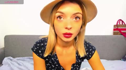 Snapshot of ellen_flow chatting on October 19, 6:32 pm ellen_flow online show from October 19, 6:32 pm