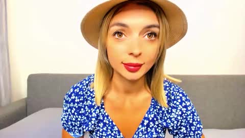 Snapshot of ellen_flow chatting on September 18, 8:18 pm ellen_flow online show from September 18, 8:18 pm